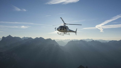 Un elicopter cu sapte persoane la bord a disparut in Italia. Salvamontistii cauta aparatul de zbor