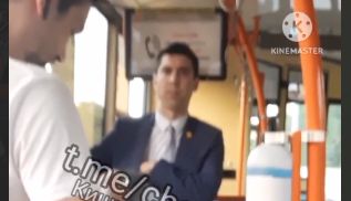 La costum si cravata, vicepresedintele Parlamentului - la munca cu transportul public: „Popsoi a vandut masina si merge cu troleibuzul” - VIDEO