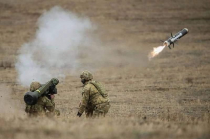 Arme de miliarde de euro au fost trimise de Occident in Ucraina. Cat castiga, de fapt, producatorii de armament de pe urma razboiului