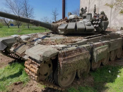 Tanchistii rusi au apelat la o arma din Epoca de Piatra pentru a-si „blinda” vehiculele de lupta - FOTO Tanchistii rusi au apelat la o arma din Epoca de Piatra pentru a-si „blinda” vehiculele de lupta - FOTO