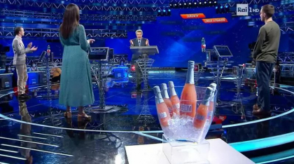 Ce inseamna aceasta expresie din limba romana? Intrebarea de 30.000 de euro la un concurs din Italia - FOTO Ce inseamna aceasta expresie din limba romana? Intrebarea de 30.000 de euro la un concurs din Italia - FOTO