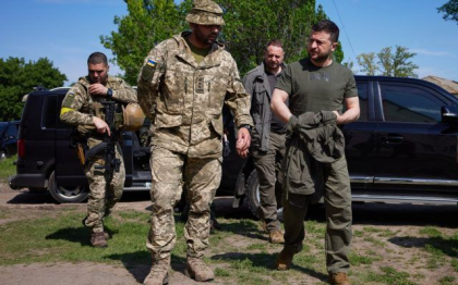 Aproximativ 10.000 de soldati ucraineni au fost ucisi de la inceputul razboiului, sustine consilierul lui Volodimir Zelenski
