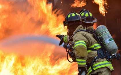 Un oras a fost evacuat dupa un incendiu violent din sudul Spaniei. 2000 de persoane si-au parasit locuintele si trei pompieri au fost raniti
Un oras a fost evacuat dupa un incendiu violent din sudul Spaniei. 2000 de persoane si-au parasit locuintele si trei pompieri au fost raniti