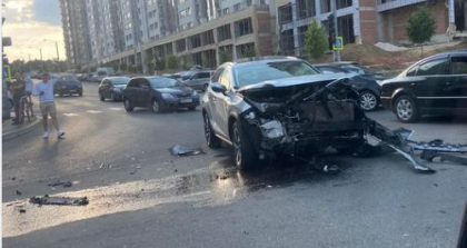 Accident in capitala. Doua masini de model Lexus si Opel s-au ciocnit violent pe o strada din sectorul Ciocana - FOTO Accident in capitala. Doua masini de model Lexus si Opel s-au ciocnit violent pe o strada din sectorul Ciocana - FOTO