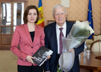 Scriitorul Spiridon Vangheli, in vizita la Presedintie. Maia Sandu: „Am fost onorata sa-l avem ca oaspete, am crescut cu cartile lui” - FOTO