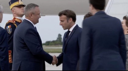 Presedintele francez Emmanuel Macron a ajuns in Romania, la Baza 57 Aeriana „Mihail Kogalniceanu” din judetul Constanta - FOTO
Presedintele francez Emmanuel Macron a ajuns in Romania, la Baza 57 Aeriana „Mihail Kogalniceanu” din judetul Constanta - FOTO