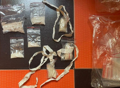 Opt persoane, dintre care trei cetateni din Ucraina - retinute, dupa ce ar fi adus in tara peste 10 kg de droguri in valoare de 3 milioane de lei - FOTO 
