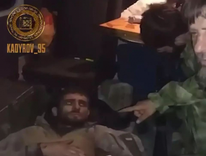 Ramzan Kadirov a filmat un prizonier ucrainean intins pe o targa: „Anton regreta sincer ca a indraznit sa lupte impotriva cecenilor” Ramzan Kadirov a filmat un prizonier ucrainean intins pe o targa: „Anton regreta sincer ca a indraznit sa lupte impotriva cecenilor”