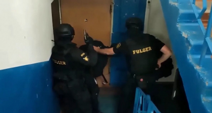 Un barbat din capitala a fost retinut, dupa ce a tras de doua ori intr-o ambulanta - VIDEO Un barbat din capitala a fost retinut, dupa ce a tras de doua ori intr-o ambulanta - VIDEO