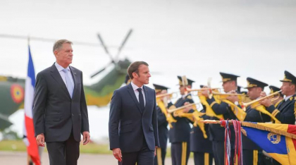 Macron si Iohannis, la baza militara NATO de la Kogalniceanu. Iohannis: Am exprimat asteptarea legitima a Romaniei de aderare la Schengen. Macron: Dorim ca acest dosar sa progreseze