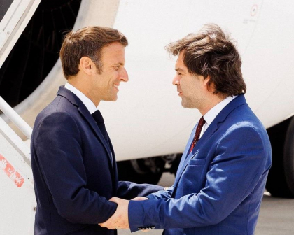 Au dat mana chiar pe Aeroportul International Chisinau. Nicu Popescu: „O vizita istorica gazduita astazi in Republica Moldova” - FOTO
Au dat mana chiar pe Aeroportul International Chisinau. Nicu Popescu: „O vizita istorica gazduita astazi in Republica Moldova” - FOTO
