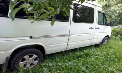 A cumparat o masina din Bulgaria, insa i-a dat batai de cap la vama Albita. Ce a aflat barbatul cand a vrut sa intre in Moldova - FOTO A cumparat o masina din Bulgaria, insa i-a dat batai de cap la vama Albita. Ce a aflat barbatul cand a vrut sa intre in Moldova - FOTO