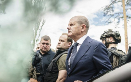 Scholz: Orasul ucrainean Irpin „este un simbol al cruzimii inimaginabile” si al „violentei fara sens”. „Distrugerea brutala din acest oras este un memorial – acest razboi trebuie sa ia sfarsit”