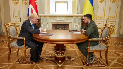 Premierul Boris Johnson, o noua vizita-surpriza la Kiev: Londra se ofera sa antreneze 10.000 de soldati ucraineni la fiecare patru luni
Premierul Boris Johnson, o noua vizita-surpriza la Kiev: Londra se ofera sa antreneze 10.000 de soldati ucraineni la fiecare patru luni