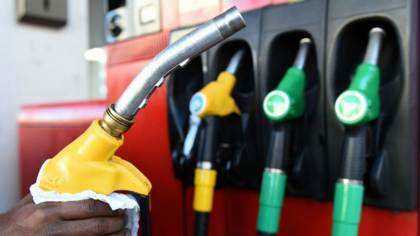 Motorina continua sa se scumpeasca, iar benzina se ieftineste. Cat vor achita soferii in acest weekend pentru carburanti - FOTO Motorina continua sa se scumpeasca, iar benzina se ieftineste. Cat vor achita soferii in acest weekend pentru carburanti - FOTO