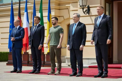 Ce inseamna cu adevarat aderarea Ucrainei la UE. Cat poate dura intrarea in blocul european si ce urmeaza
Ce inseamna cu adevarat aderarea Ucrainei la UE. Cat poate dura intrarea in blocul european si ce urmeaza