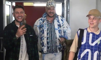 Fara Morgenshtern? Interpretii rusi, Filip Kirkorov, Dava si Ivan Dmitrienko - intampinati cu vin, paine si sare pe Aeroportul din Chisinau: „Aici e ospitalitate, mancare gustoasa, fete frumoase” - VIDEO