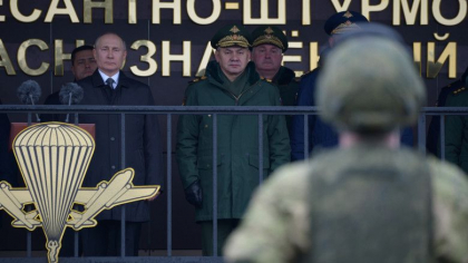 Vladimir Putin l-a demis pe seful trupelor de parasutisti ale Rusiei, care au inregistrat pierderi grele in Ucraina Vladimir Putin l-a demis pe seful trupelor de parasutisti ale Rusiei, care au inregistrat pierderi grele in Ucraina