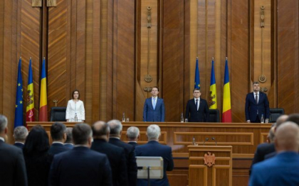 Moment de reculegere tinut in sedinta comuna a parlamentelor Romaniei si Republicii Moldova in memoria ucrainenilor disparuti in razboiul declansat de Rusia