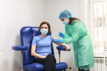 Sefa statului felicita medicii si farmacistii din Moldova cu prilejul zilei profesionale: „A treia duminica din iunie este, de fiecare data, despre lucratorii din sistemul medical”