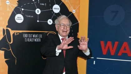 A platit 19 milioane de dolari pentru a lua masa cu Warren Buffett
A platit 19 milioane de dolari pentru a lua masa cu Warren Buffett
