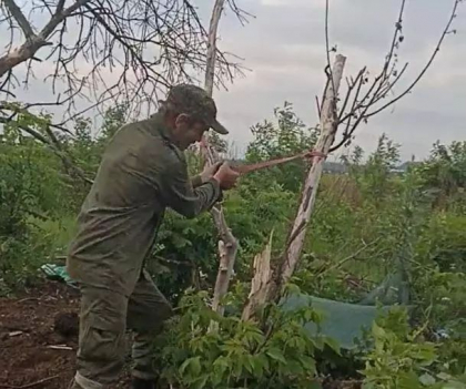 „Trupele speciale?” Val de ironii in jurul unui clip cu un soldat rus care incearca sa traga cu o prastie - VIDEO „Trupele speciale?” Val de ironii in jurul unui clip cu un soldat rus care incearca sa traga cu o prastie - VIDEO