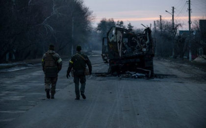Povestea traumatizanta a unei femei ucrainene violate si torturate repetat de un soldat rus: ”Mi-a spus sa fac ce spune daca vreau sa imi mai vad copilul. Mi-a taiat pielea de pe gat, obrazul si o parte din par”