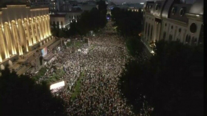 Aproximativ 60.000 de georgieni au iesit in strada sa ceara aderarea la Uniunea Europeana - VIDEO Aproximativ 60.000 de georgieni au iesit in strada sa ceara aderarea la Uniunea Europeana - VIDEO