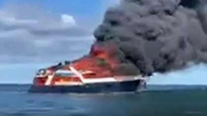 Imagini terifiante surprinse in SUA. Un yacht cu trei pasageri la bord s-a facut scrum in cateva minute