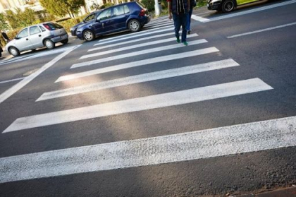 O femeie refugiata din Ucraina si copilul ei de 4 ani - transportati la spital, dupa ce au fost loviti pe trecerea de pietoni, la Orhei 