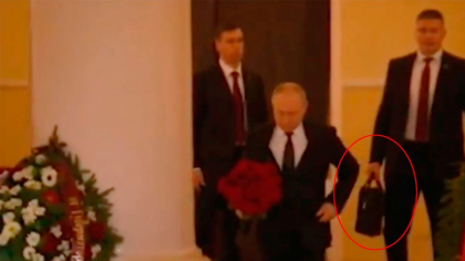 Fostul spion KGB responsabil de servieta nucleara a lui Vladimir Putin, gasit impuscat in apartamentul sau - FOTO