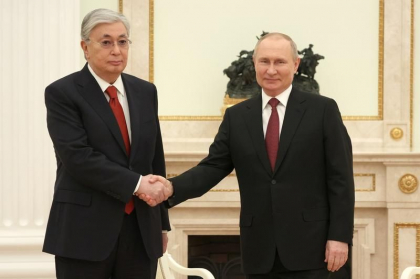Se indeparteaza Kazahstanul de Rusia? Cum a infuriat presedintele Tokayev Kremlinul
Se indeparteaza Kazahstanul de Rusia? Cum a infuriat presedintele Tokayev Kremlinul