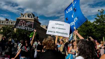 Guvernul francez vrea sa inscrie dreptul la avort in Constitutie. „O femeie moare la fiecare noua minute” Guvernul francez vrea sa inscrie dreptul la avort in Constitutie. „O femeie moare la fiecare noua minute”