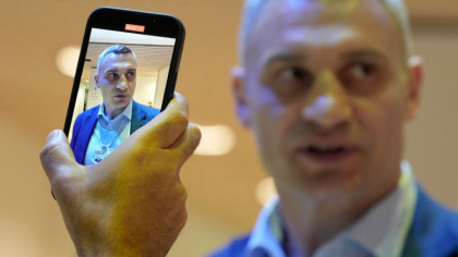 Deepfake cu Vitali Klitciko, primarul Kievului. Edilii a trei metropole europene au fost pacaliti Deepfake cu Vitali Klitciko, primarul Kievului. Edilii a trei metropole europene au fost pacaliti