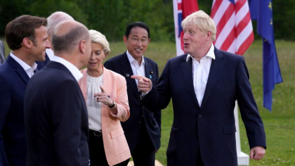 Boris Johnson il avertizeaza pe Macron impotriva „oricarei tentative” de a negocia „acum” cu Rusia