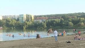 Caz tragic in capitala. Un tanar s-a inecat in lacul "La Izvor", dupa ce impreuna cu prietenii sai au consumat alcool

