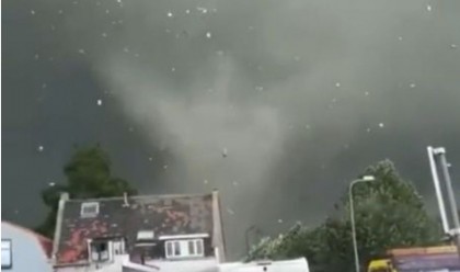 O tornada a ucis o persoana in Olanda - VIDEO
O tornada a ucis o persoana in Olanda - VIDEO