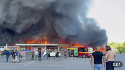 Un mall din orasul Kremenciuk din centrul Ucrainei, lovit de rachete. Peste o mie de persoane erau inauntru - Zelenski - VIDEO Un mall din orasul Kremenciuk din centrul Ucrainei, lovit de rachete. Peste o mie de persoane erau inauntru - Zelenski - VIDEO