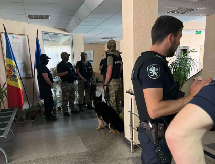 Alerta cu bomba la Judecatoria Buiucani - falsa. Oamenii legii cauta persoana vinovata