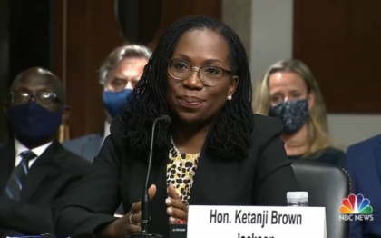 Ketanji Brown Jackson a depus juramantul, devenind prima femeie de culoare judecator la Curtea Suprema a SUA Ketanji Brown Jackson a depus juramantul, devenind prima femeie de culoare judecator la Curtea Suprema a SUA