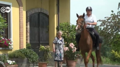 Povestea singurului medic care merge calare la pacientii sai. Ingrijeste 1.500 de oameni dintr-o zona inclusa in patrimoniul UNESCO