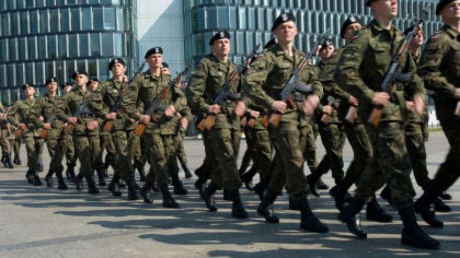 Polonia isi consolideaza armata si recruteaza 15.000 soldati, de teama unei invazii rusesti
