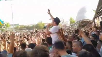 18 oameni au murit, iar peste 240 au fost raniti in protestele masive care zguduie Uzbekistanul