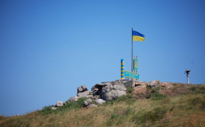 Ucraina anunta ca si-a arborat din nou steagul pe Insula Serpilor