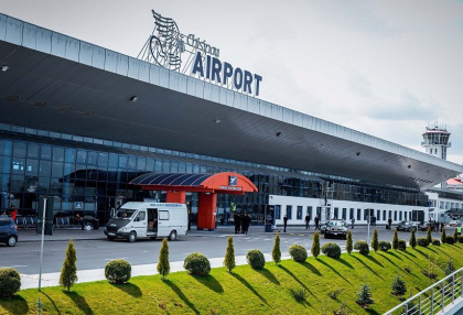 Alerta cu bomba la Aeroportul International Chisinau. Toti calatorii - evacuati Alerta cu bomba la Aeroportul International Chisinau. Toti calatorii - evacuati