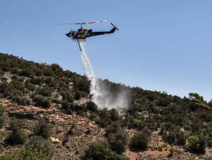 Incendiu de vegetatie in insula greceasca Lefkada. Risc de ridicat si in alte zone ale tarii, din cauza caldurii si a vantului puternic - VIDEO Incendiu de vegetatie in insula greceasca Lefkada. Risc de ridicat si in alte zone ale tarii, din cauza caldurii si a vantului puternic - VIDEO