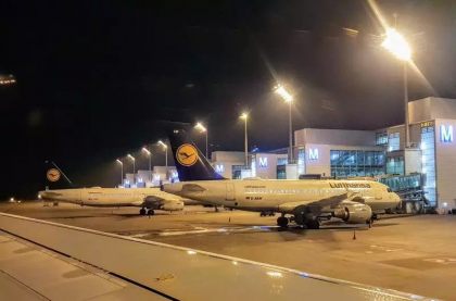 Haos pe aeroporturi. Mesajul pe care Lufthansa il transmite ghinionistilor din aeroportul Frankfurt - FOTO
Haos pe aeroporturi. Mesajul pe care Lufthansa il transmite ghinionistilor din aeroportul Frankfurt - FOTO