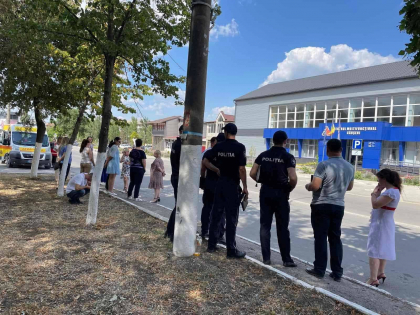 Alerta cu bomba si in sudul tarii. Centrul multifunctional Causeni ar fi minat - FOTO Alerta cu bomba si in sudul tarii. Centrul multifunctional Causeni ar fi minat - FOTO