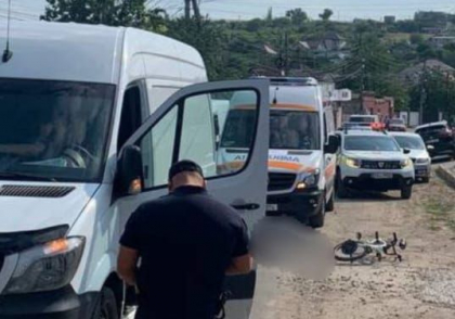 Caz tragic la Colonita. Un baiat de 9 ani a decedat, dupa ce a fost lovit de un microbuz Caz tragic la Colonita. Un baiat de 9 ani a decedat, dupa ce a fost lovit de un microbuz