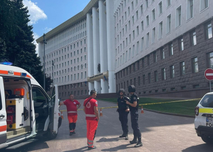 Ultima ora. Oamenii legii au fost anuntati ca Parlamentul ar fi minat. Toti angajatii - evacuati - FOTO Ultima ora. Oamenii legii au fost anuntati ca Parlamentul ar fi minat. Toti angajatii - evacuati - FOTO